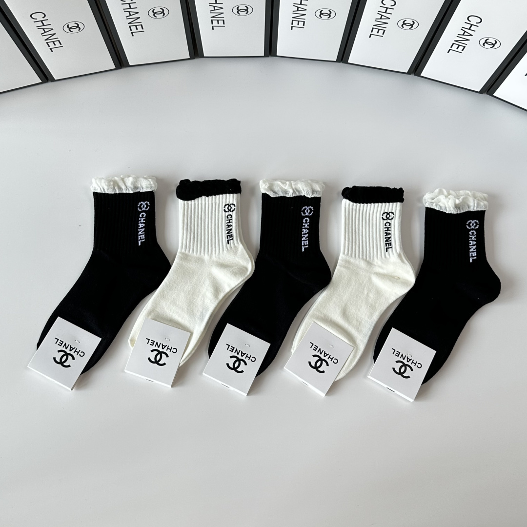 💛配包装Chanel（香奈儿）新款经典中长筒袜堆堆袜袜子！一盒五双， 专柜同步筒袜袜子，💛大牌出街，潮人
