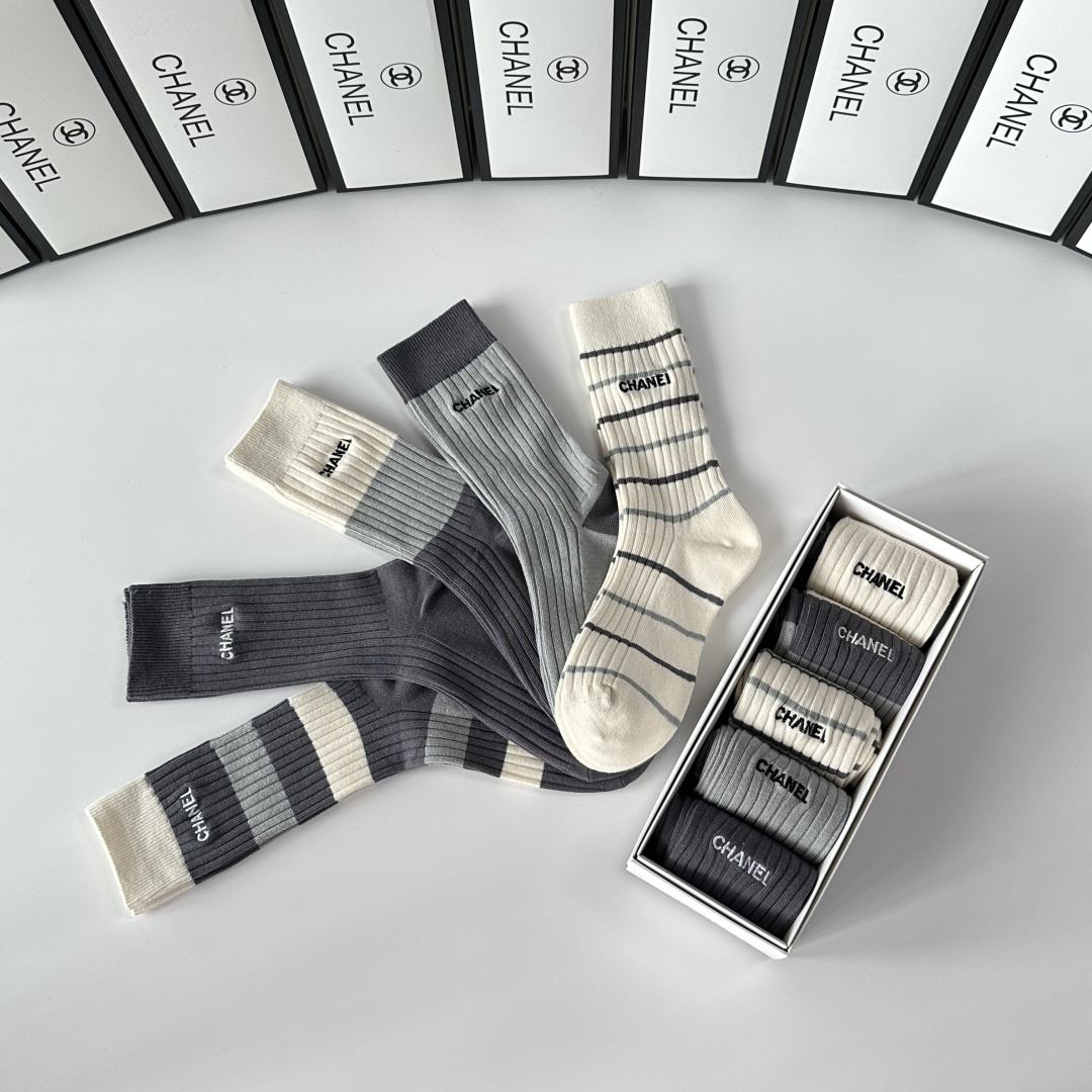 💛配专柜包装Chanel（香奈儿） 新款双针刺绣中长款堆堆袜袜子！一盒五双，专柜同步筒袜袜子，💛大牌出街