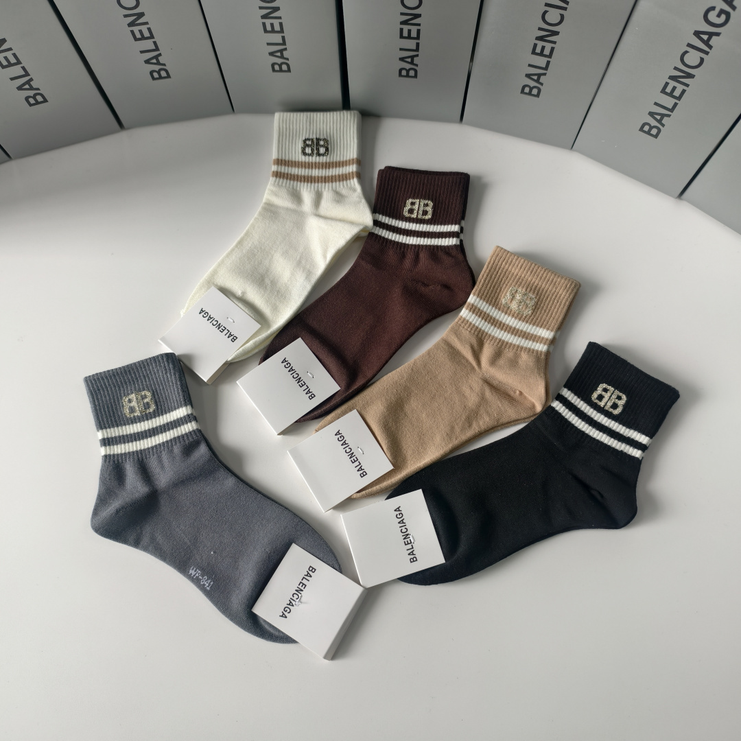 💛配专柜包装Balenciaga（巴黎世家）新款中长款堆堆袜袜子！一盒五双，专柜同步筒袜袜子，💛大牌出街