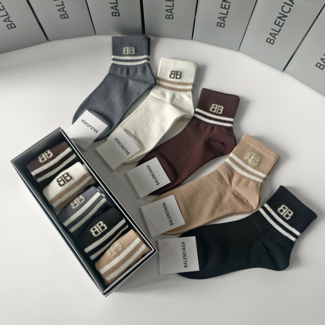 💛配专柜包装Balenciaga（巴黎世家）新款中长款堆堆袜袜子！一盒五双，专柜同步筒袜袜子，💛大牌出街