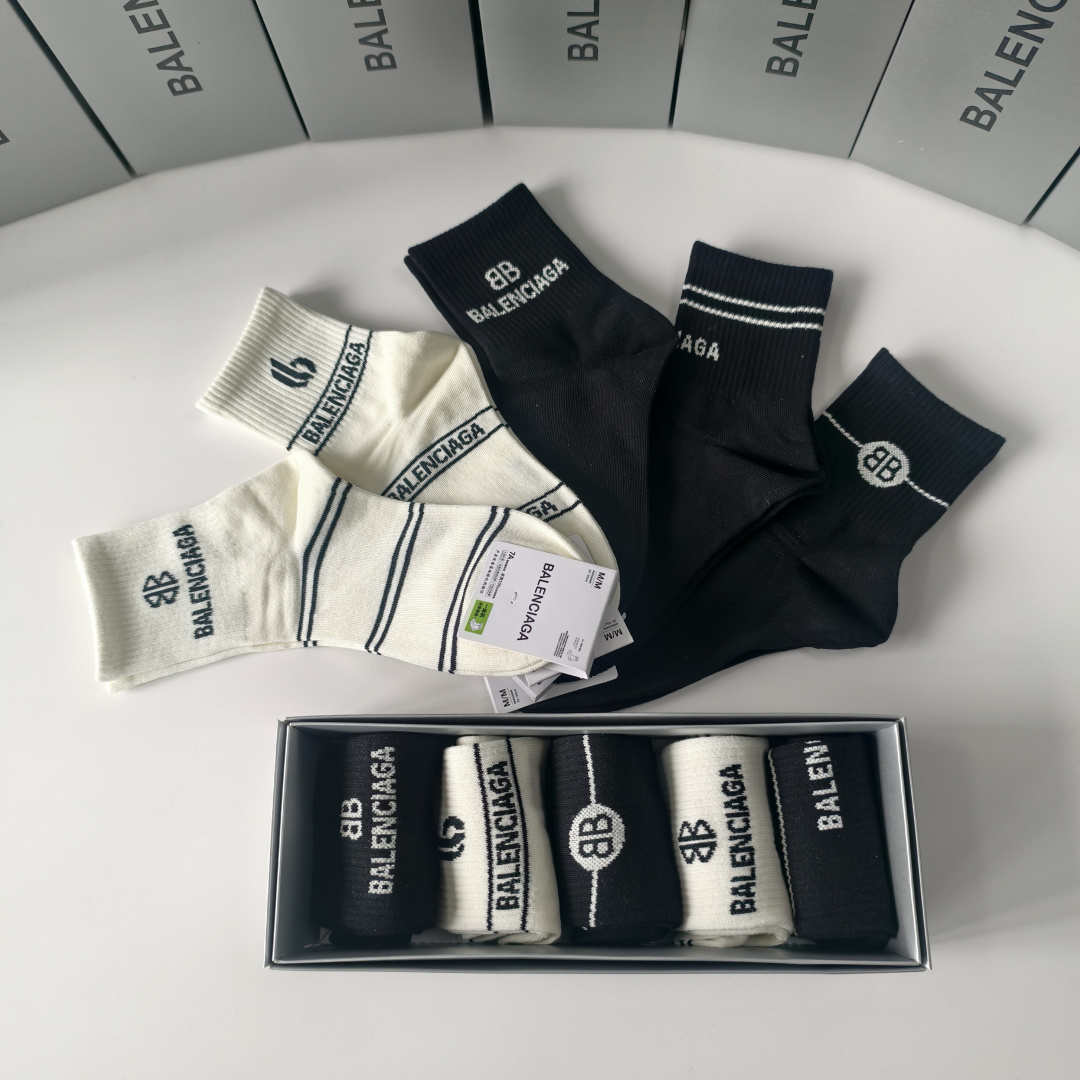 💛配专柜包装Balenciaga（巴黎世家）新款中长款堆堆袜袜子！一盒五双，专柜同步筒袜袜子，💛大牌出街