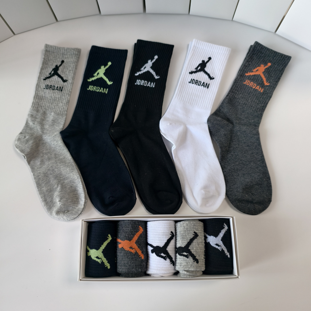 💛配专柜包装飞人乔丹，官网同款新款中长款堆堆袜袜子！一盒五双，专柜同步筒袜袜子，💛大牌出街，潮人必备🔥超