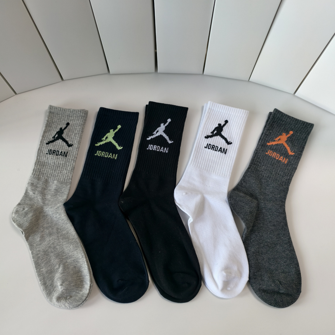 💛配专柜包装飞人乔丹，官网同款新款中长款堆堆袜袜子！一盒五双，专柜同步筒袜袜子，💛大牌出街，潮人必备🔥超