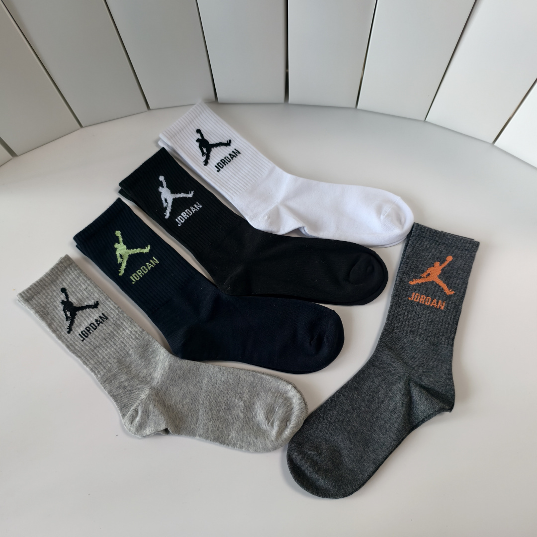 💛配专柜包装飞人乔丹，官网同款新款中长款堆堆袜袜子！一盒五双，专柜同步筒袜袜子，💛大牌出街，潮人必备🔥超