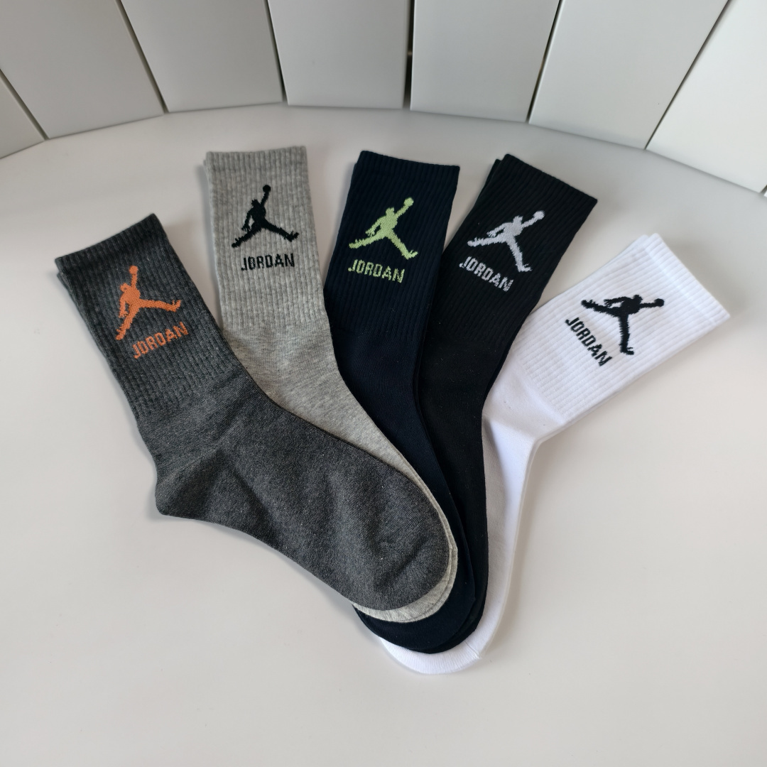 💛配专柜包装飞人乔丹，官网同款新款中长款堆堆袜袜子！一盒五双，专柜同步筒袜袜子，💛大牌出街，潮人必备🔥超
