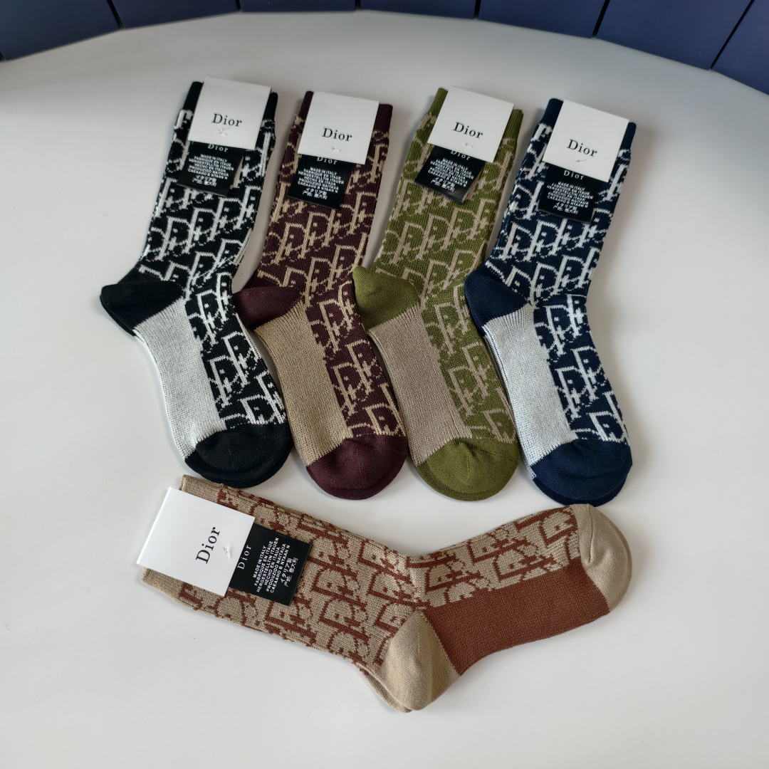 💛配专柜包装DIOR (迪奥) 新款双针中长筒袜堆堆袜袜子！一盒五双，专柜同步筒袜袜子，💛大牌出街，潮人