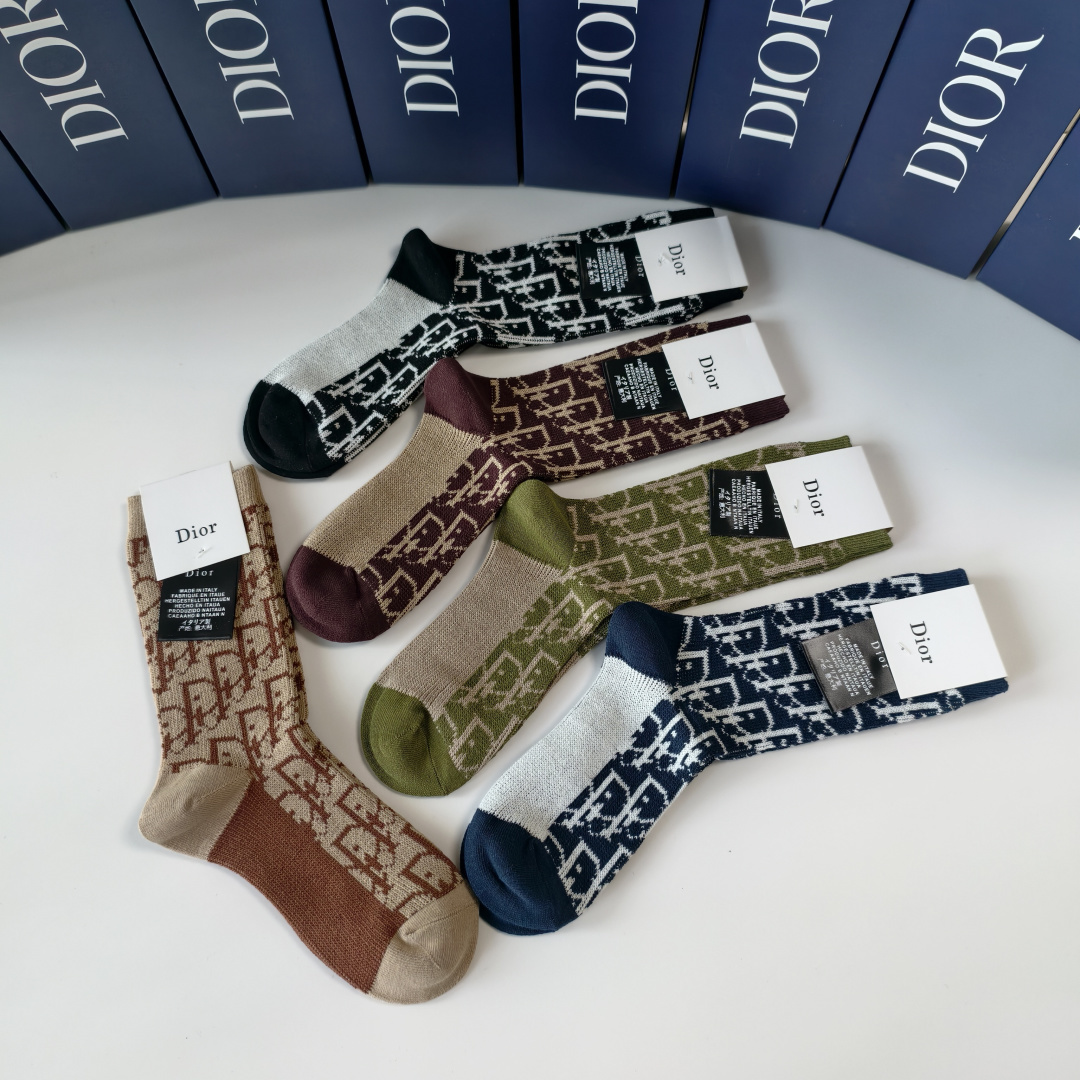 💛配专柜包装DIOR (迪奥) 新款双针中长筒袜堆堆袜袜子！一盒五双，专柜同步筒袜袜子，💛大牌出街，潮人