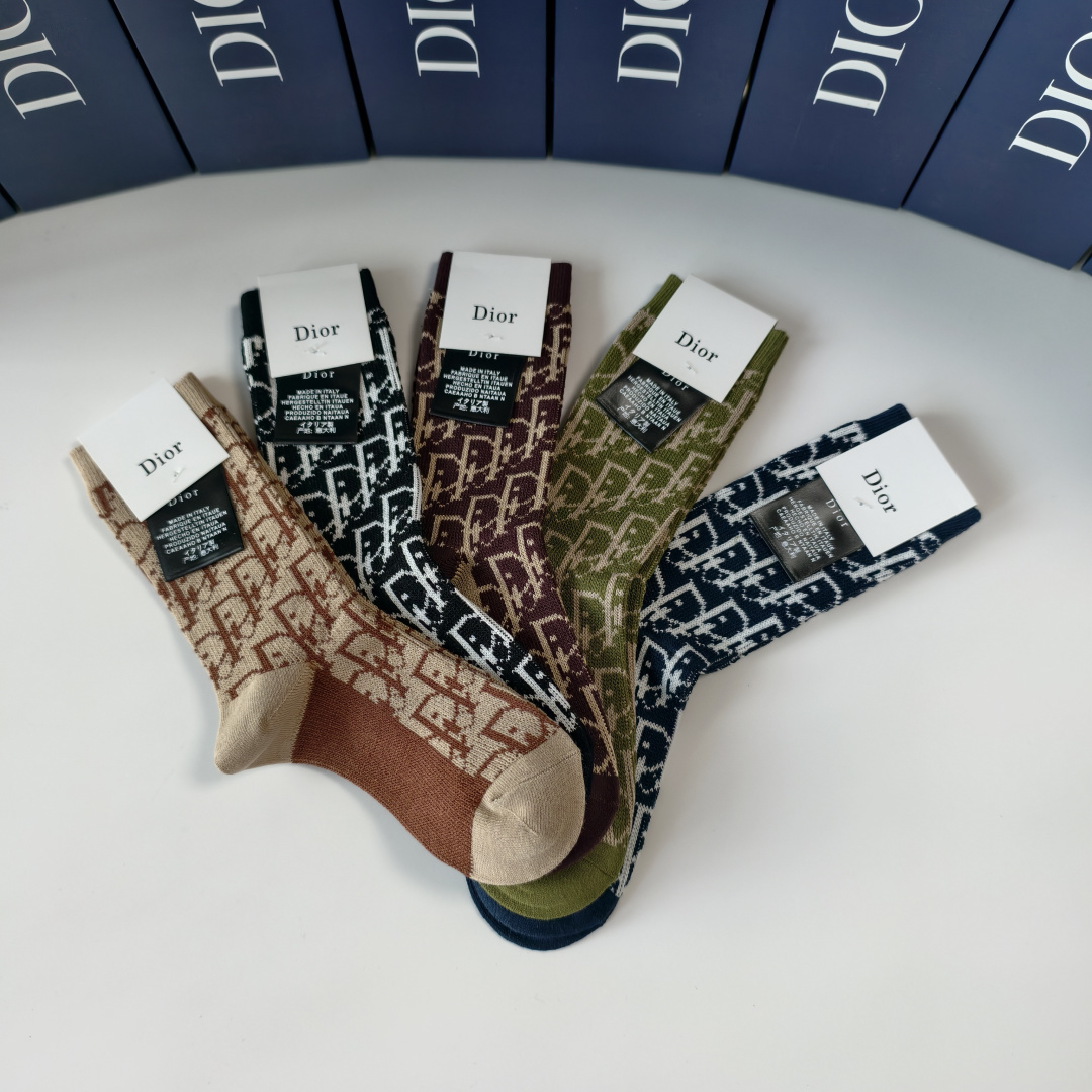 💛配专柜包装DIOR (迪奥) 新款双针中长筒袜堆堆袜袜子！一盒五双，专柜同步筒袜袜子，💛大牌出街，潮人