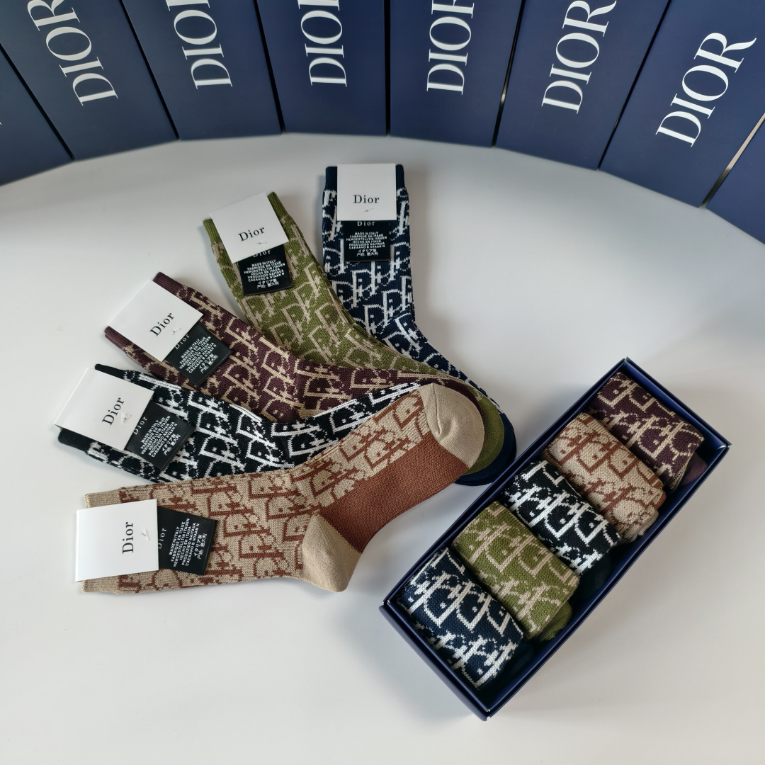 💛配专柜包装DIOR (迪奥) 新款双针中长筒袜堆堆袜袜子！一盒五双，专柜同步筒袜袜子，💛大牌出街，潮人