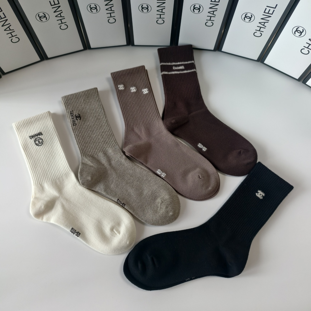 💛配专柜包装Chanel（香奈儿）新款羊绒中长款堆堆袜袜子！一盒五双，专柜同步筒袜袜子，💛大牌出街，潮人