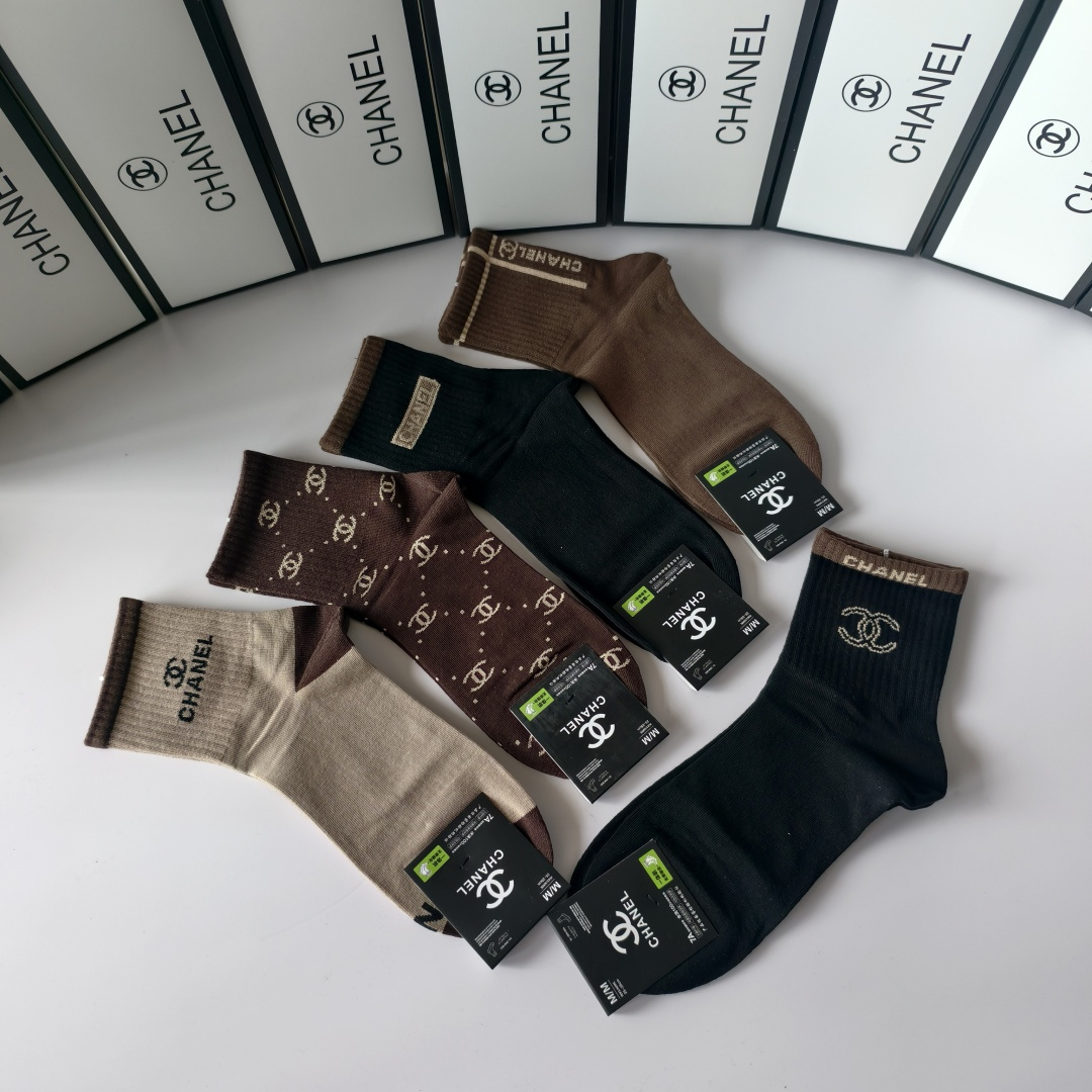 💛配专柜包装Chanel（香奈儿）新款中长款堆堆袜袜子！一盒五双，专柜同步筒袜袜子，💛大牌出街，潮人必备