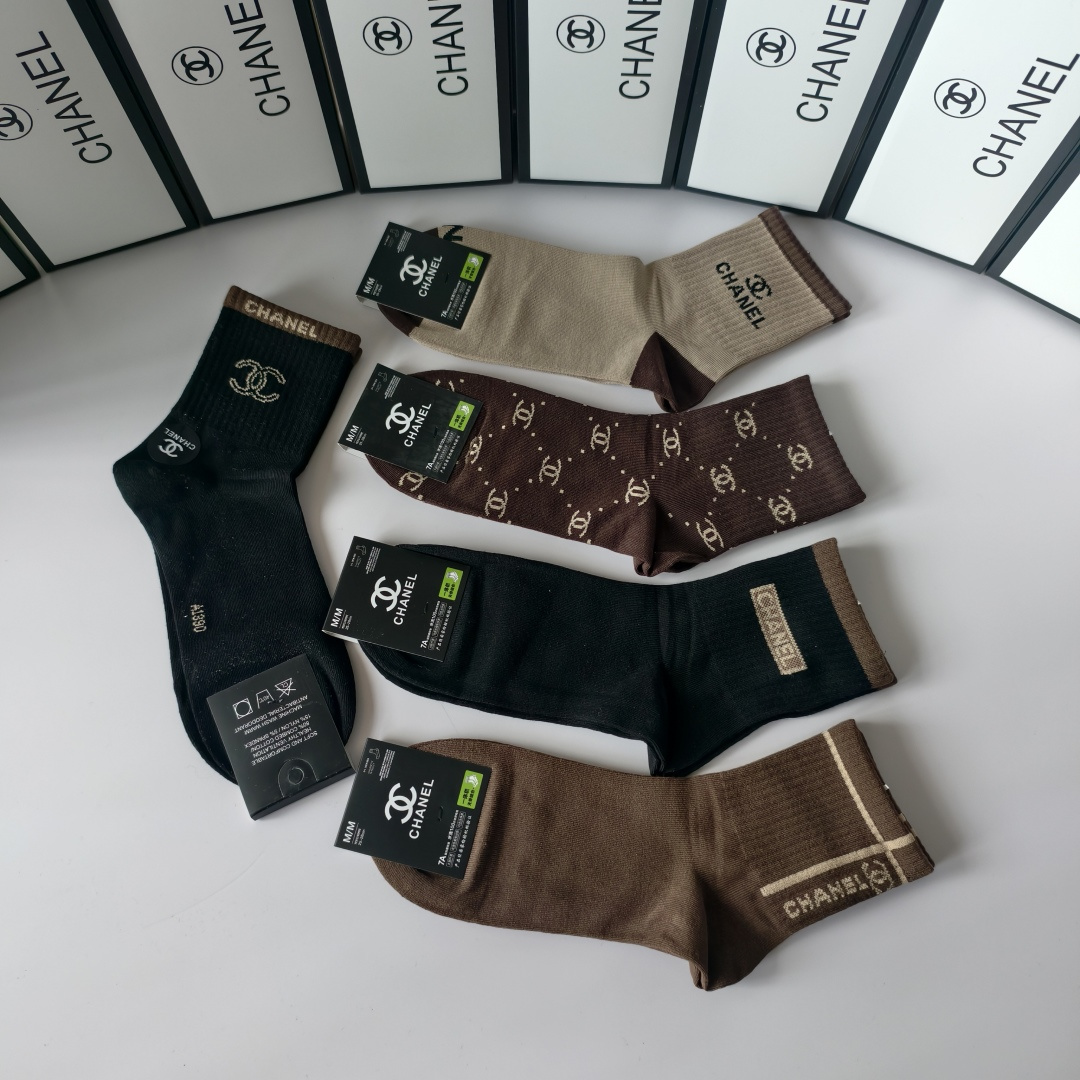 💛配专柜包装Chanel（香奈儿）新款中长款堆堆袜袜子！一盒五双，专柜同步筒袜袜子，💛大牌出街，潮人必备