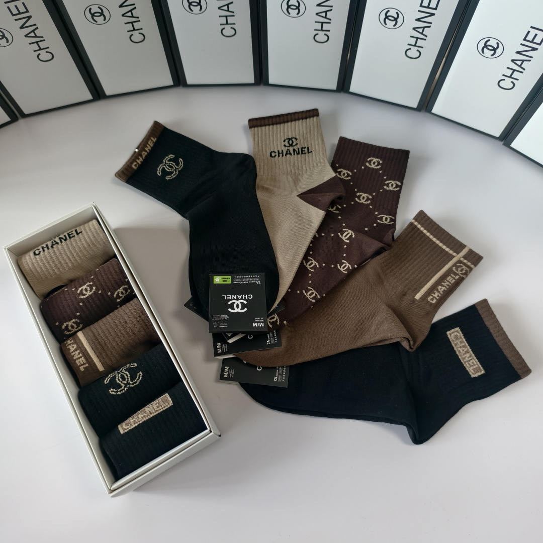 💛配专柜包装Chanel（香奈儿）新款中长款堆堆袜袜子！一盒五双，专柜同步筒袜袜子，💛大牌出街，潮人必备