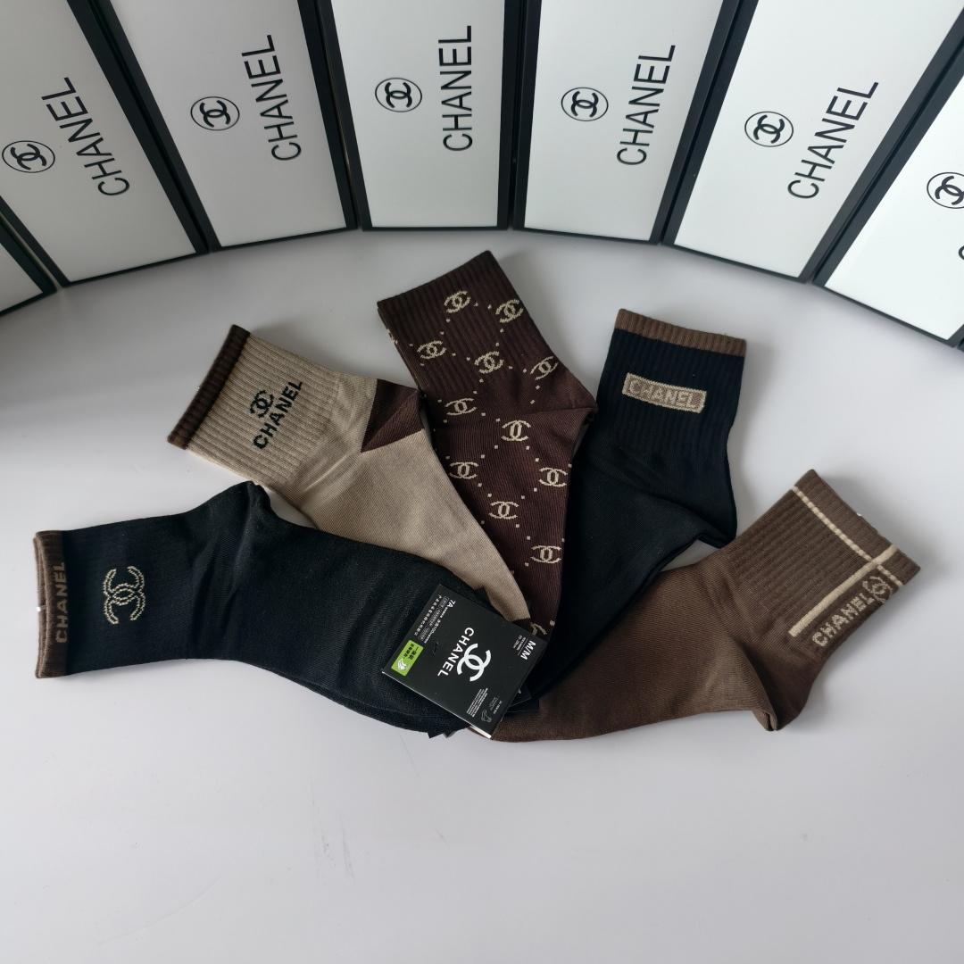 💛配专柜包装Chanel（香奈儿）新款中长款堆堆袜袜子！一盒五双，专柜同步筒袜袜子，💛大牌出街，潮人必备