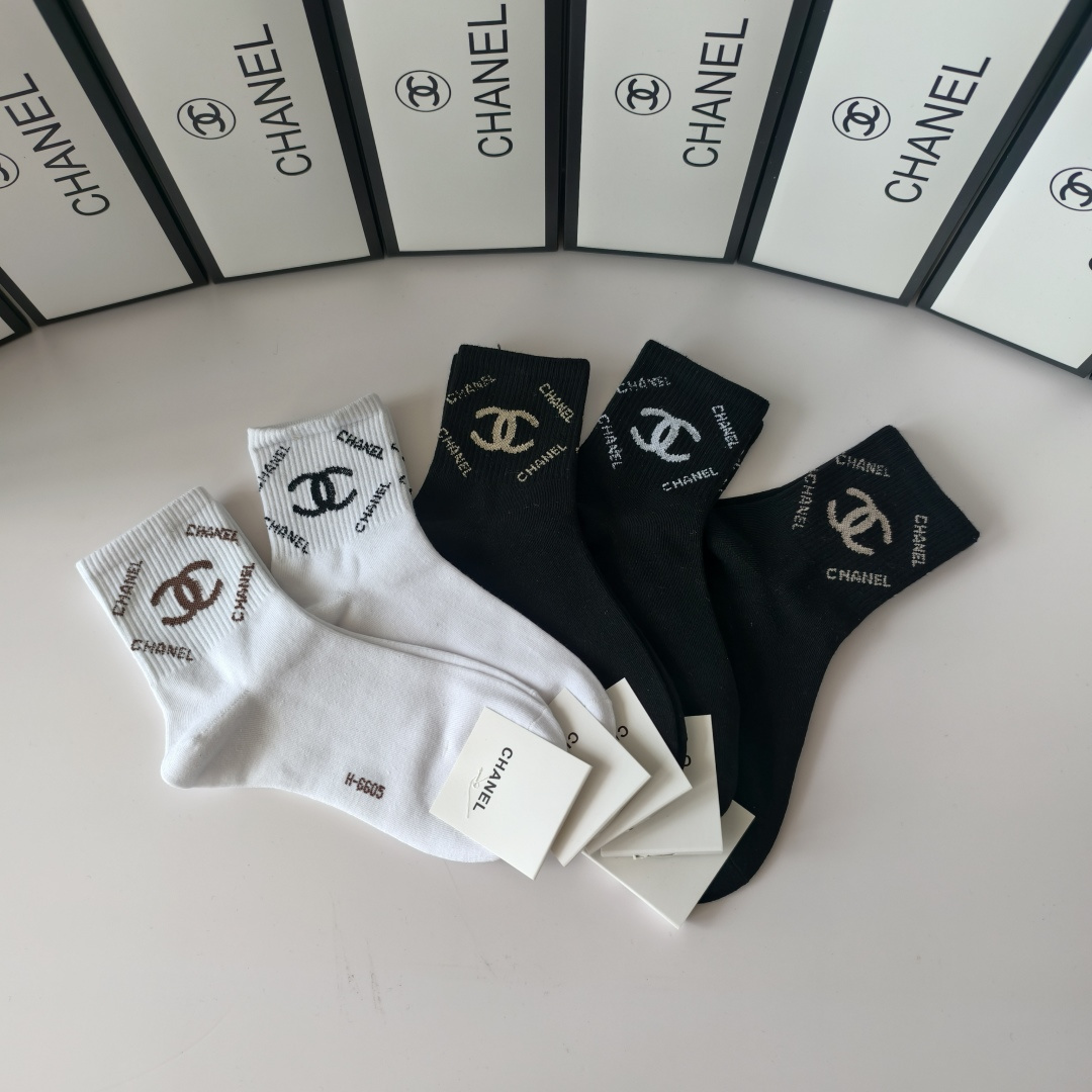 💛配专柜包装Chanel（香奈儿）新款中长款堆堆袜袜子！一盒五双，专柜同步筒袜袜子，💛大牌出街，潮人必备