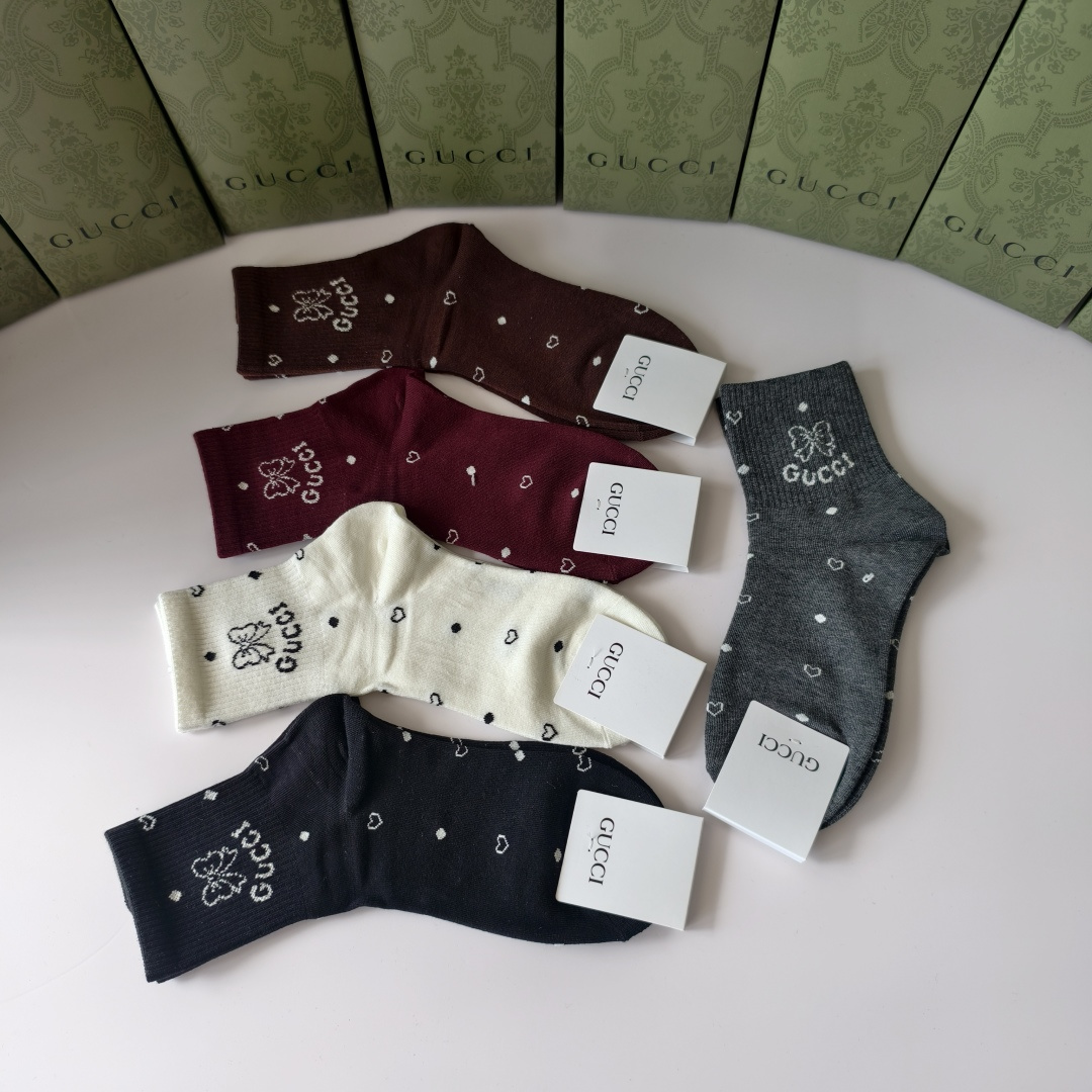 💛配专柜包装Gucci（古驰）新款中长款堆堆袜袜子！一盒五双，专柜同步筒袜袜子，💛大牌出街，潮人必备🔥超