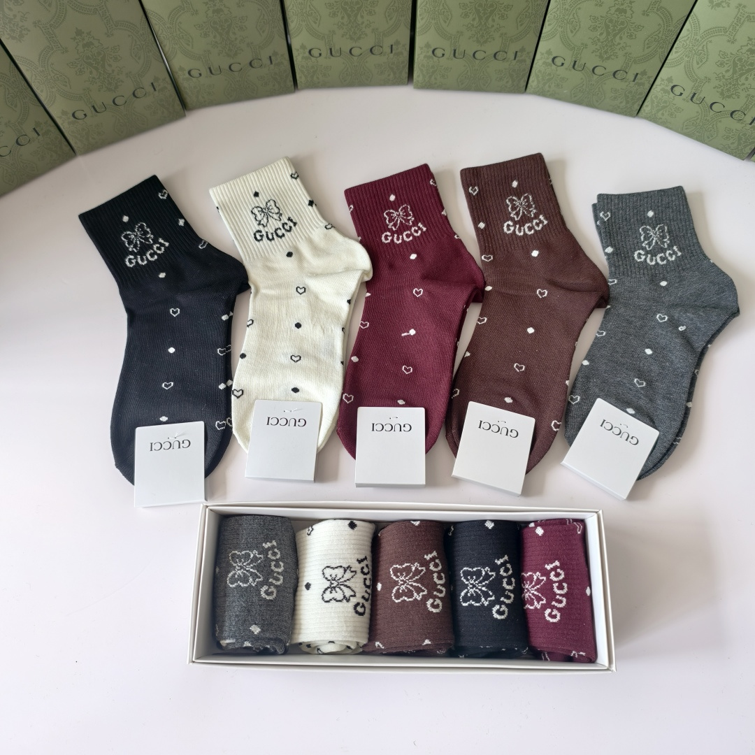 💛配专柜包装Gucci（古驰）新款中长款堆堆袜袜子！一盒五双，专柜同步筒袜袜子，💛大牌出街，潮人必备🔥超