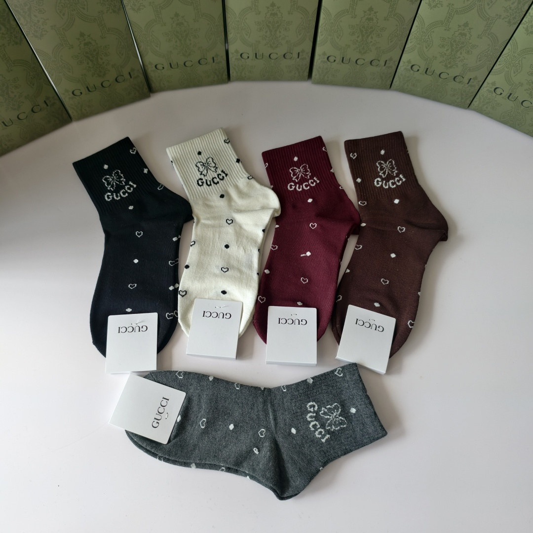 💛配专柜包装Gucci（古驰）新款中长款堆堆袜袜子！一盒五双，专柜同步筒袜袜子，💛大牌出街，潮人必备🔥超