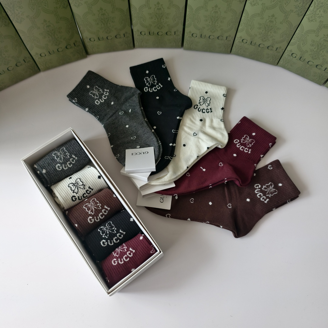 💛配专柜包装Gucci（古驰）新款中长款堆堆袜袜子！一盒五双，专柜同步筒袜袜子，💛大牌出街，潮人必备🔥超