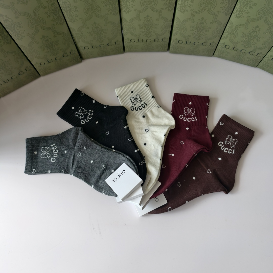 💛配专柜包装Gucci（古驰）新款中长款堆堆袜袜子！一盒五双，专柜同步筒袜袜子，💛大牌出街，潮人必备🔥超