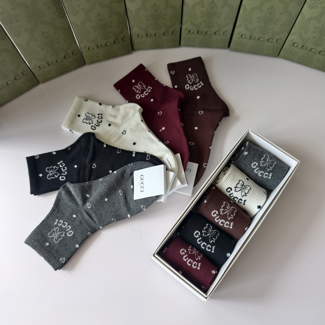 💛配专柜包装Gucci（古驰）新款中长款堆堆袜袜子！一盒五双，专柜同步筒袜袜子，💛大牌出街，潮人必备🔥超