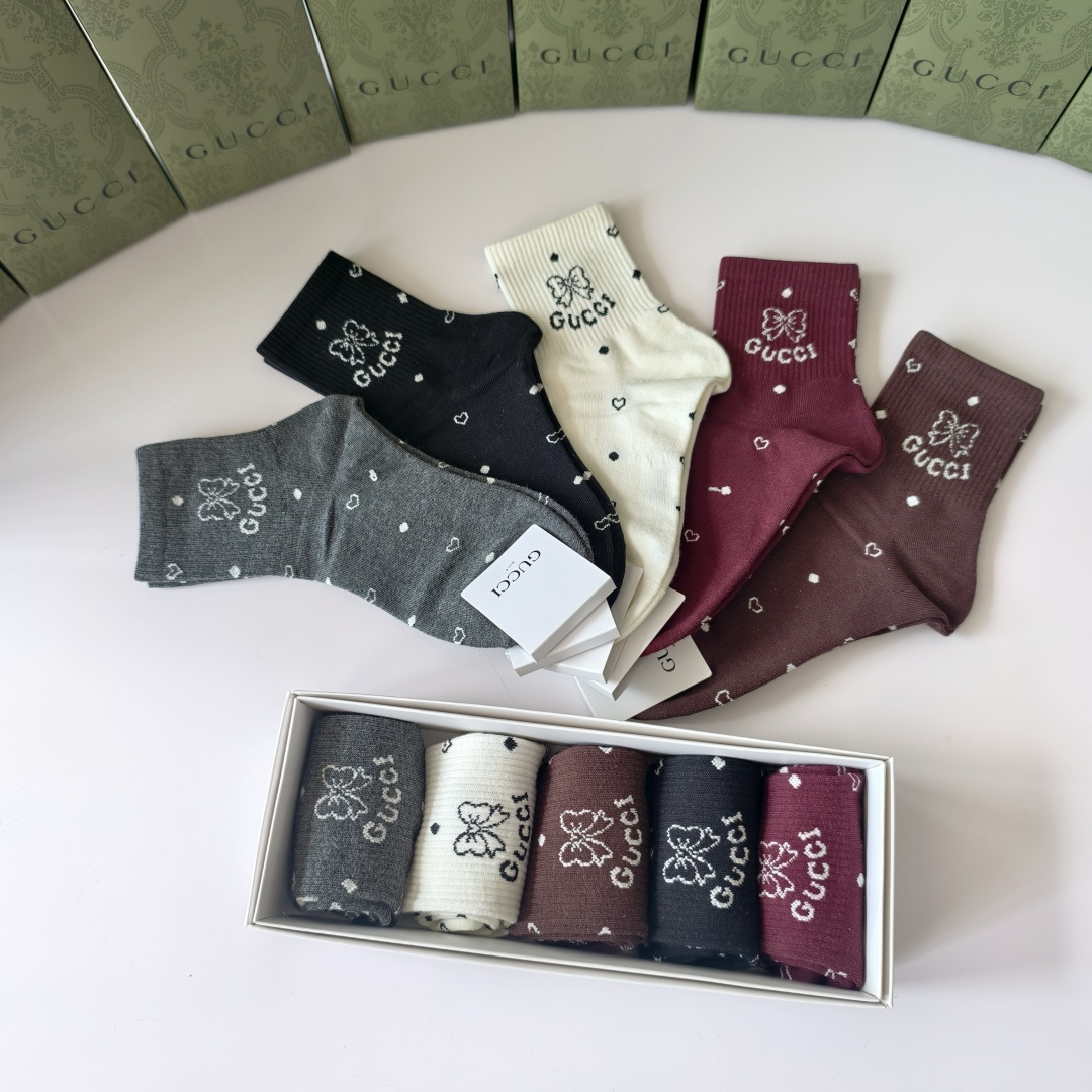 💛配专柜包装Gucci（古驰）新款中长款堆堆袜袜子！一盒五双，专柜同步筒袜袜子，💛大牌出街，潮人必备🔥超