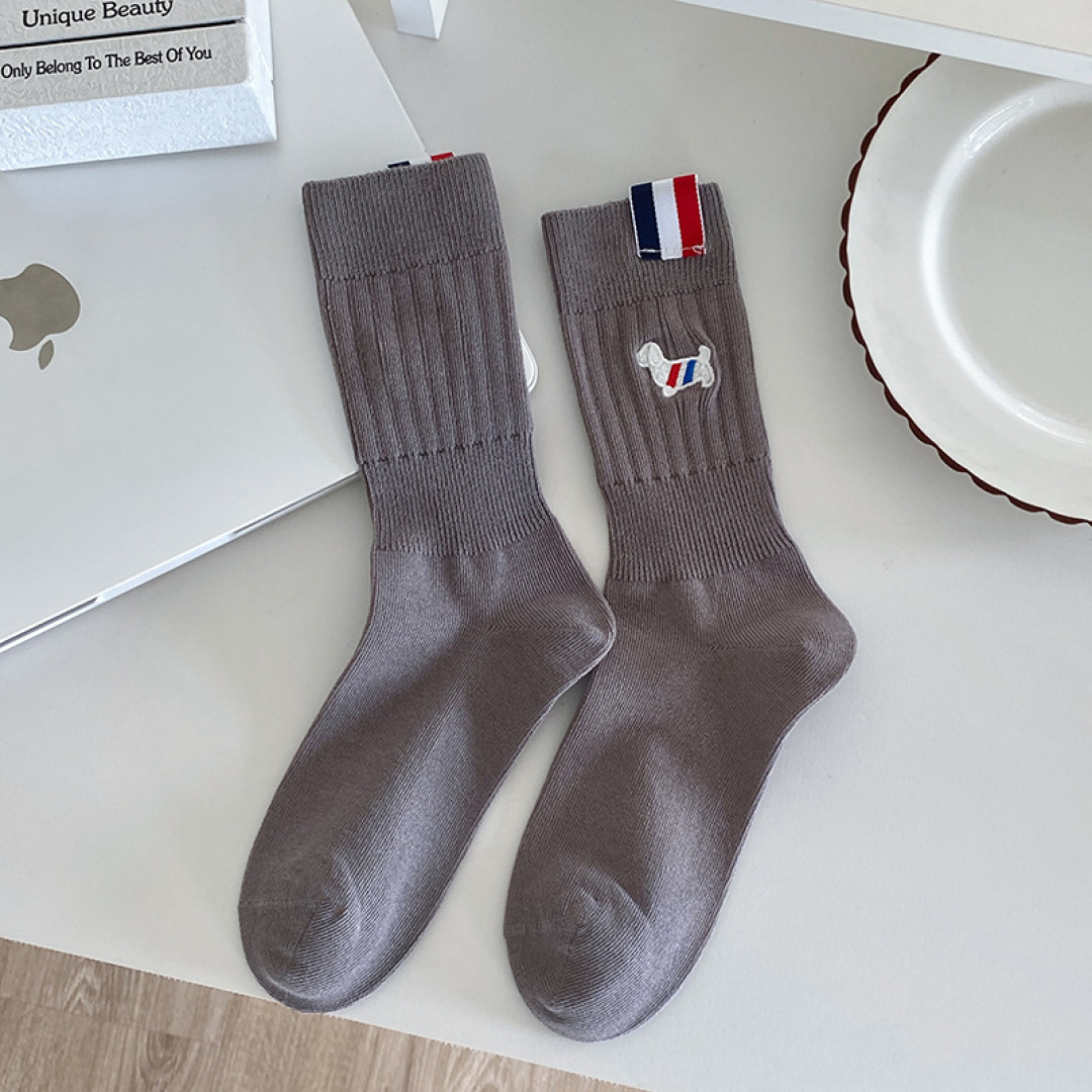 💛配专柜包装TB 出货 新款刺绣小狗中长款堆堆袜袜子！一盒四双，专柜同步筒袜袜子，💛大牌出街，潮人必备🔥