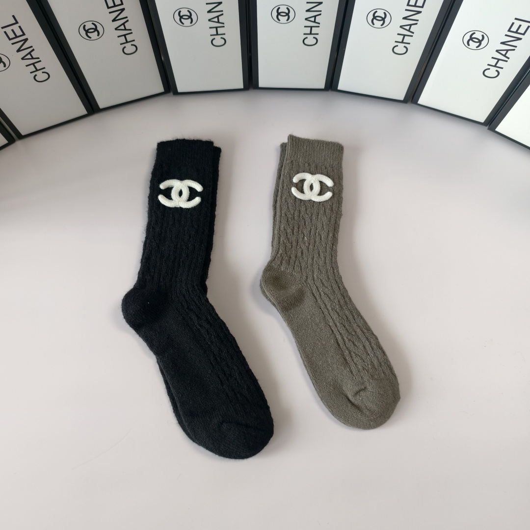 💛配专柜包装Chanel（香奈儿）新款羊绒堆堆袜袜子！一盒两双，专柜同步筒袜袜子，💛大牌出街，潮人必备🔥