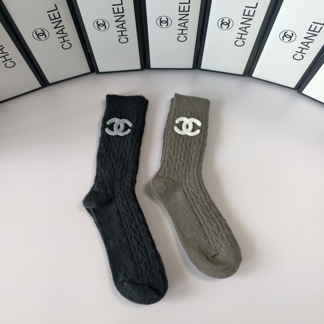 💛配专柜包装Chanel（香奈儿）新款羊绒堆堆袜袜子！一盒两双，专柜同步筒袜袜子，💛大牌出街，潮人必备🔥