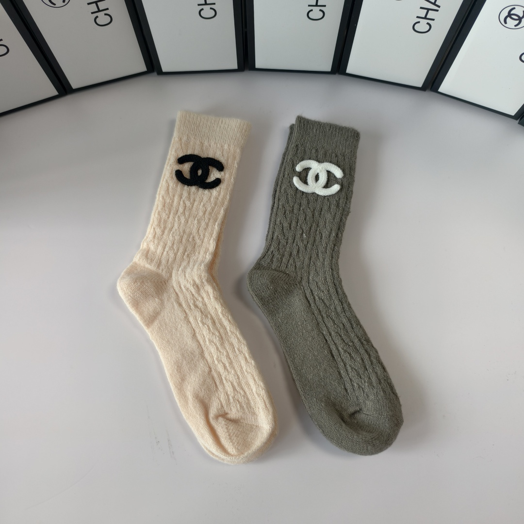 💛配专柜包装Chanel（香奈儿）新款羊绒堆堆袜袜子！一盒两双，专柜同步筒袜袜子，💛大牌出街，潮人必备🔥