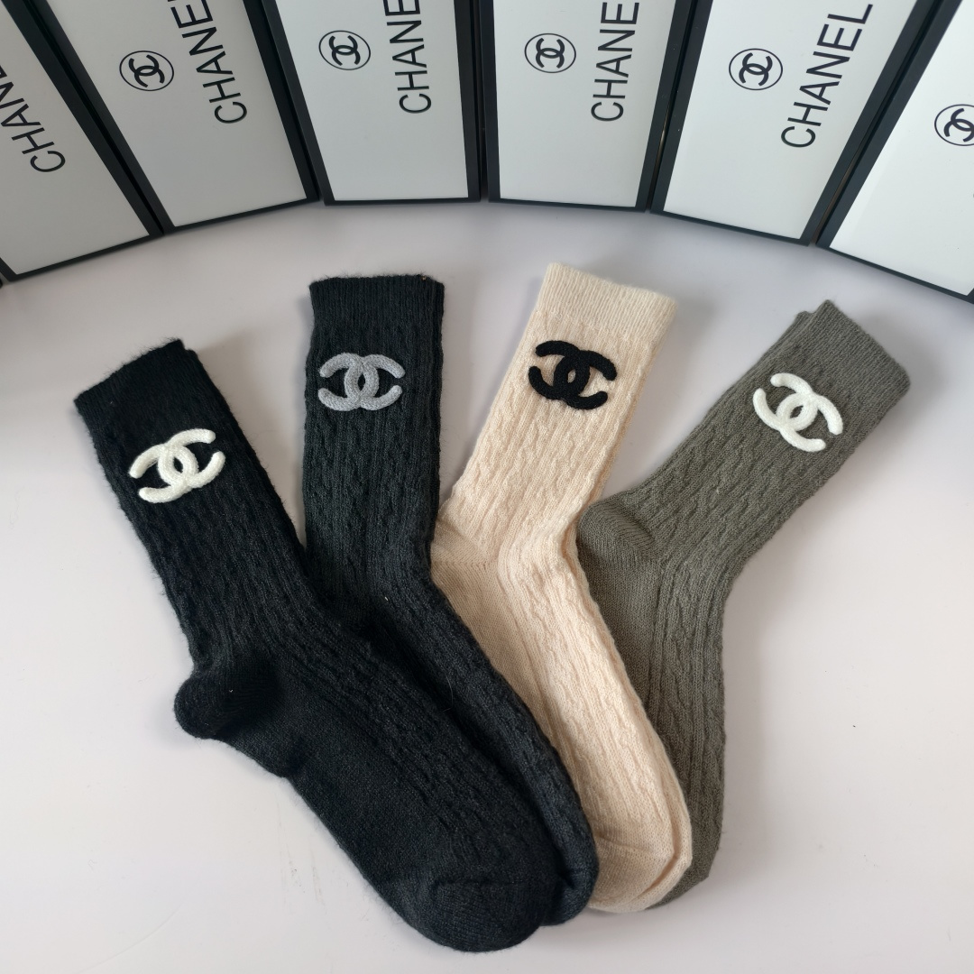 💛配专柜包装Chanel（香奈儿）新款羊绒堆堆袜袜子！一盒两双，专柜同步筒袜袜子，💛大牌出街，潮人必备🔥