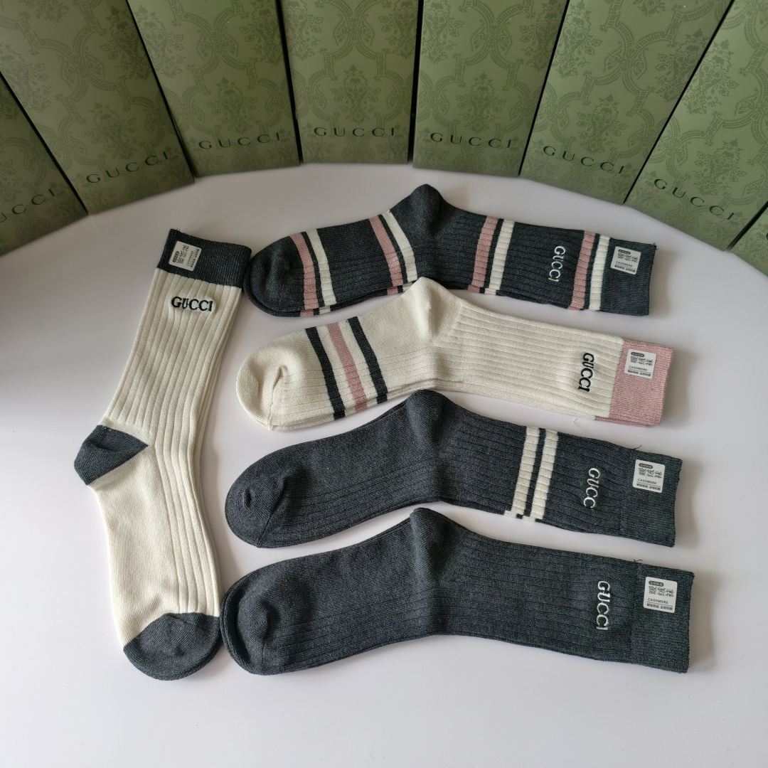💛配包装GUCCI（古驰）新款双针刺绣经典中长款堆堆袜袜子！一盒五双， 专柜同步筒款袜子，💛大牌出街，潮