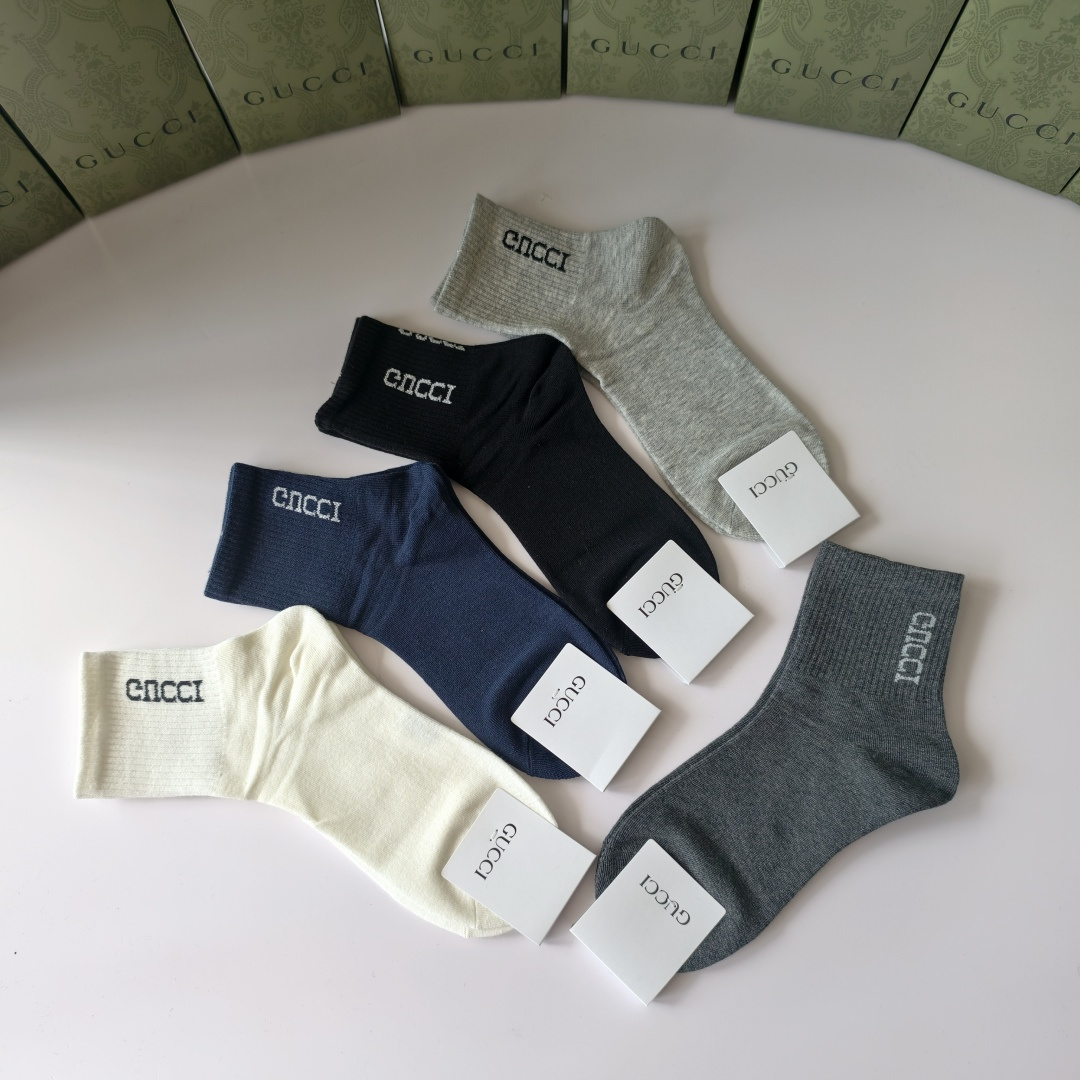 💛配包装GUCCI（古驰）新款经典中长款堆堆袜袜子！一盒五双， 专柜同步筒款袜子，💛大牌出街，潮人必备🔥
