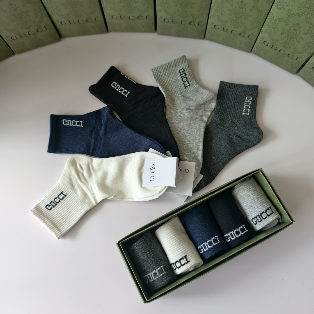 💛配包装GUCCI（古驰）新款经典中长款堆堆袜袜子！一盒五双， 专柜同步筒款袜子，💛大牌出街，潮人必备🔥