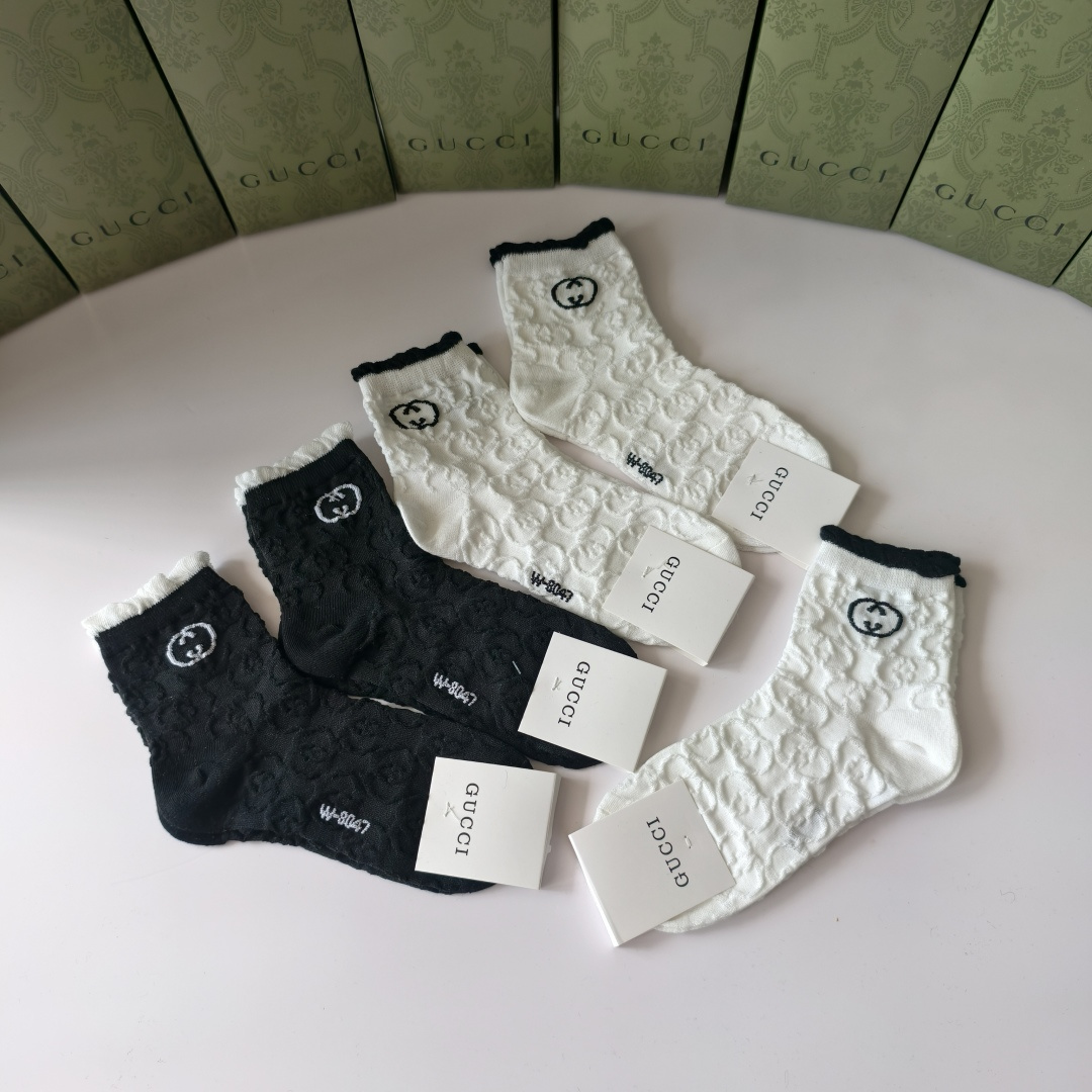 💛配包装GUCCI（古驰）新款经典中长款堆堆袜袜子！一盒五双， 专柜同步筒款袜子，💛大牌出街，潮人必备🔥