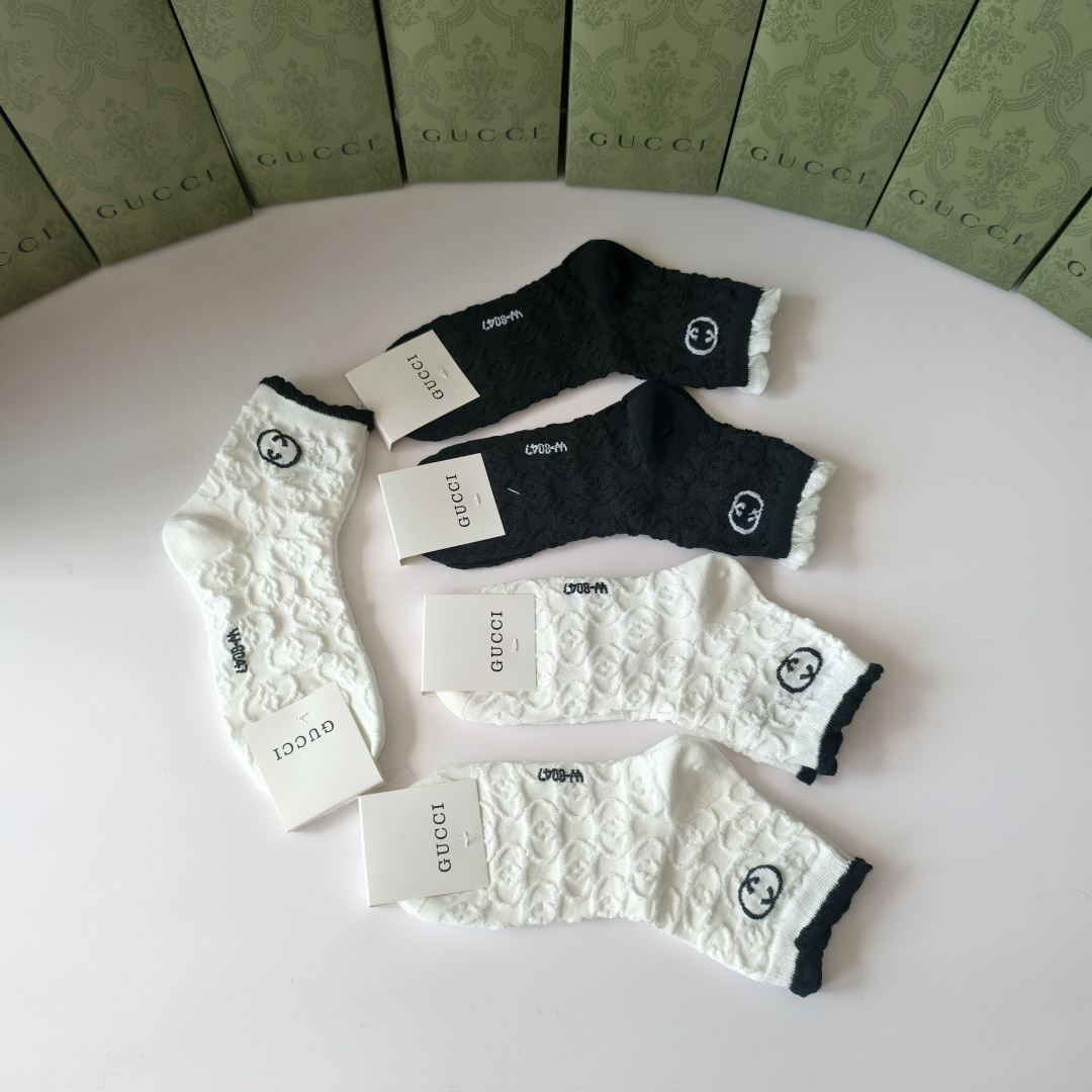 💛配包装GUCCI（古驰）新款经典中长款堆堆袜袜子！一盒五双， 专柜同步筒款袜子，💛大牌出街，潮人必备🔥