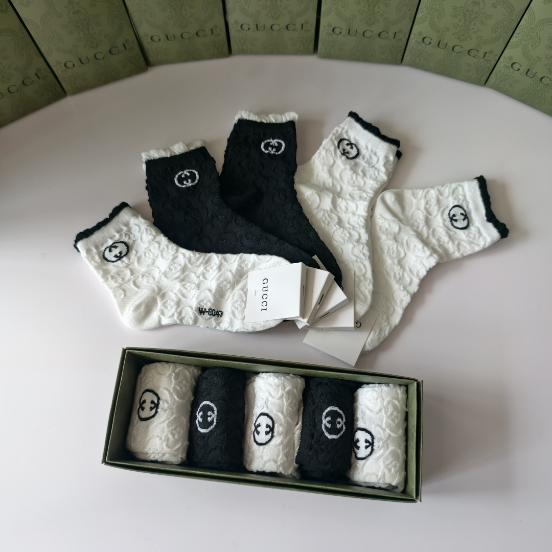 💛配包装GUCCI（古驰）新款经典中长款堆堆袜袜子！一盒五双， 专柜同步筒款袜子，💛大牌出街，潮人必备🔥