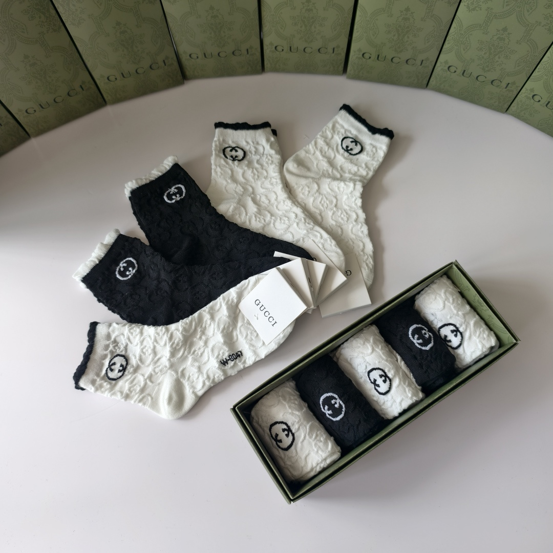 💛配包装GUCCI（古驰）新款经典中长款堆堆袜袜子！一盒五双， 专柜同步筒款袜子，💛大牌出街，潮人必备🔥
