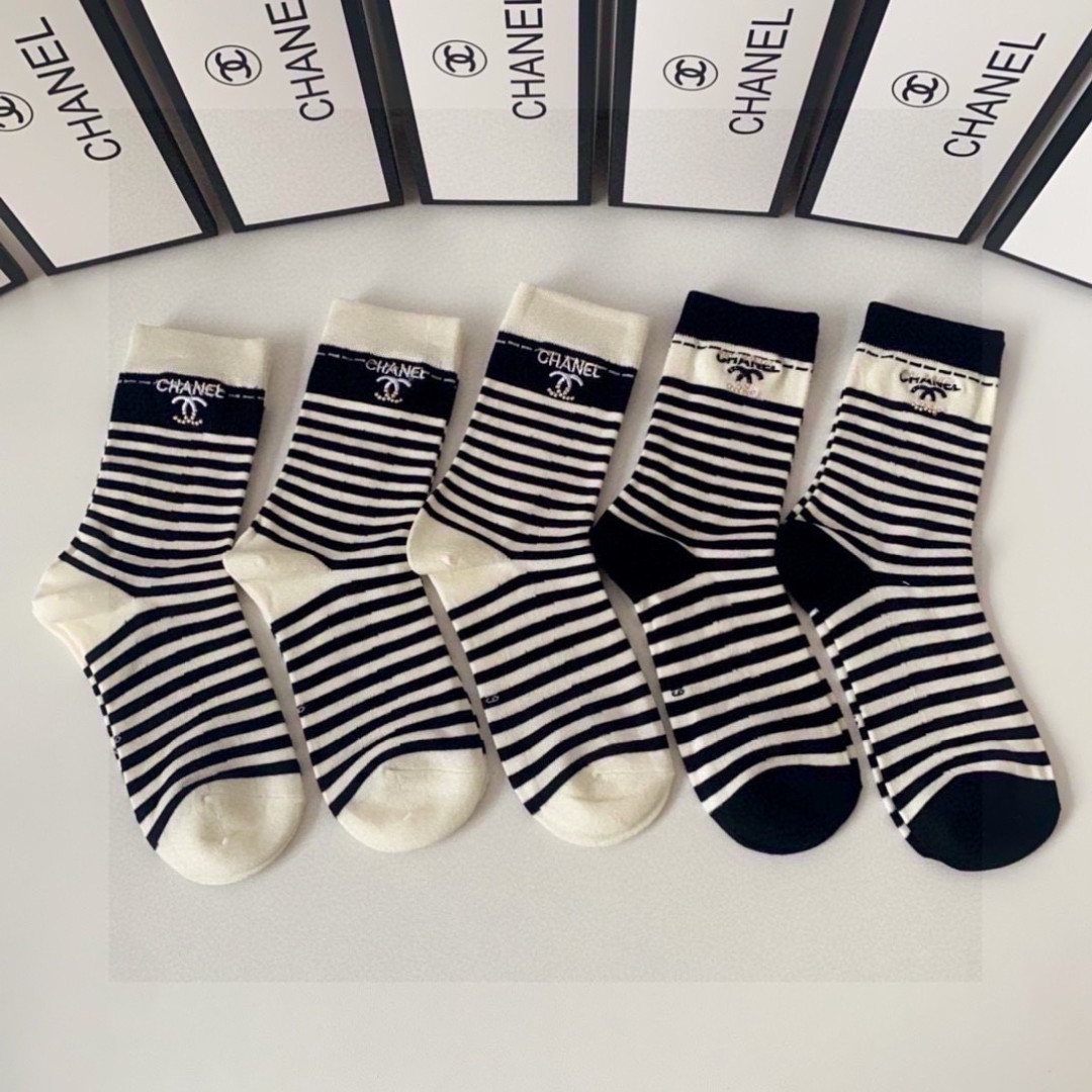 NO:640575,Specially equipped with counter packaging Chanel (Chanel) new mid-length embroidered pile socks!  Five pairs in a box, synchronized tube socks at the counter, big brands going out on the street, must-have socks for fashionistas, stockings, socks, chanel, chanel, socks19860909特 配专柜包装 Chanel（香奈儿）新款中长款刺绣堆堆袜袜子！一盒五双,专柜同步筒袜袜子,大牌出街,潮人必备超好搭袜子,丝袜,袜子,chanel,chanel,socks,accessory