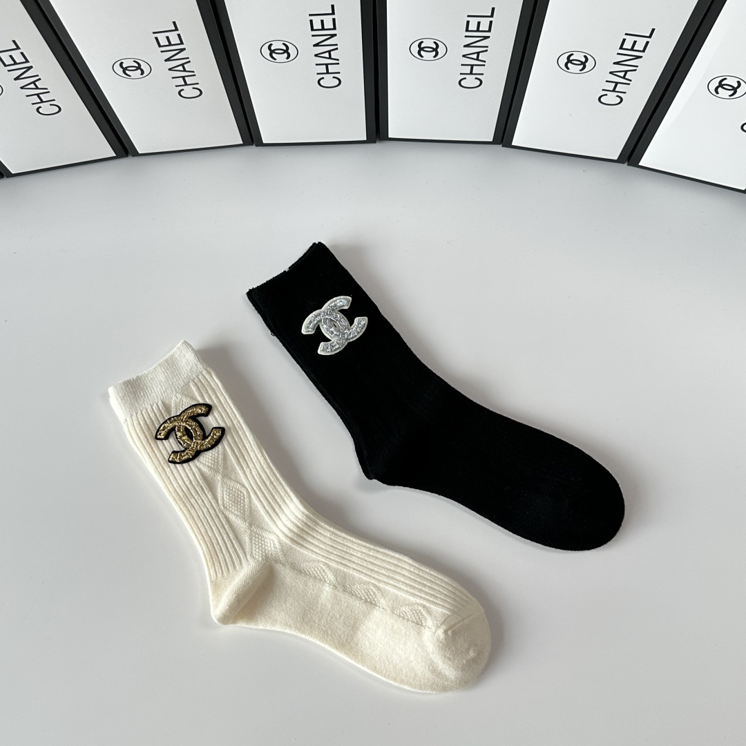 💛配专柜包装Chanel（香奈儿）新款羊绒堆堆袜袜子！一盒两双，专柜同步款袜子，💛大牌出街，潮人必备🔥超