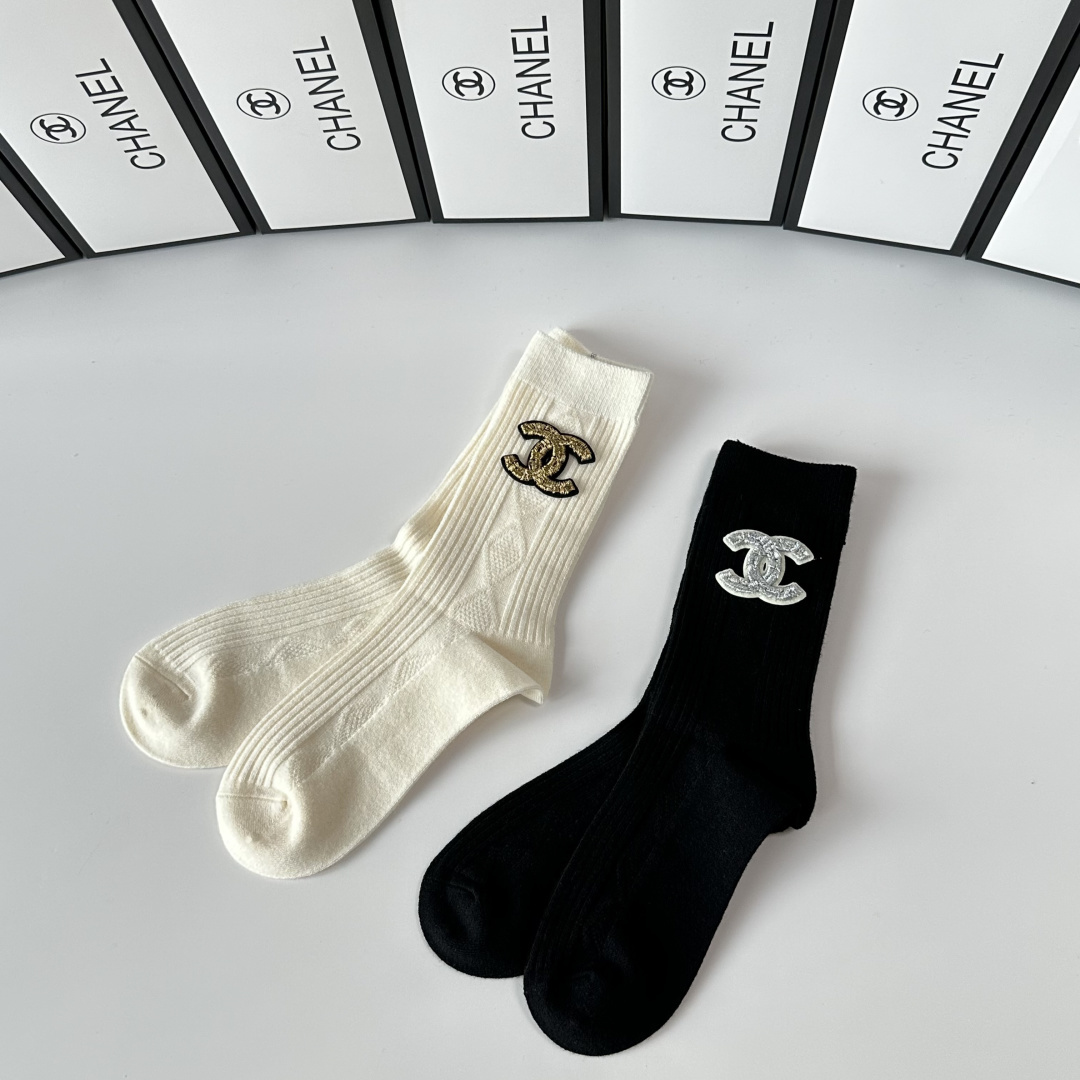 💛配专柜包装Chanel（香奈儿）新款羊绒堆堆袜袜子！一盒两双，专柜同步款袜子，💛大牌出街，潮人必备🔥超