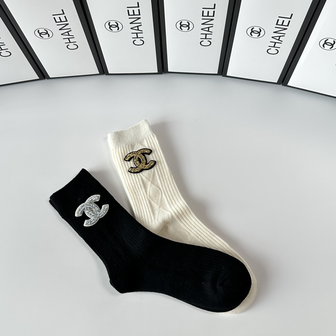 💛配专柜包装Chanel（香奈儿）新款羊绒堆堆袜袜子！一盒两双，专柜同步款袜子，💛大牌出街，潮人必备🔥超
