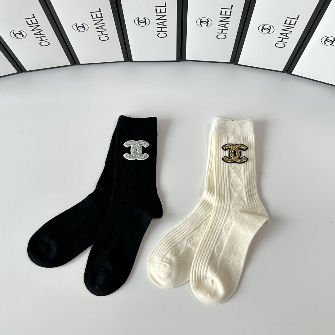 💛配专柜包装Chanel（香奈儿）新款羊绒堆堆袜袜子！一盒两双，专柜同步款袜子，💛大牌出街，潮人必备🔥超