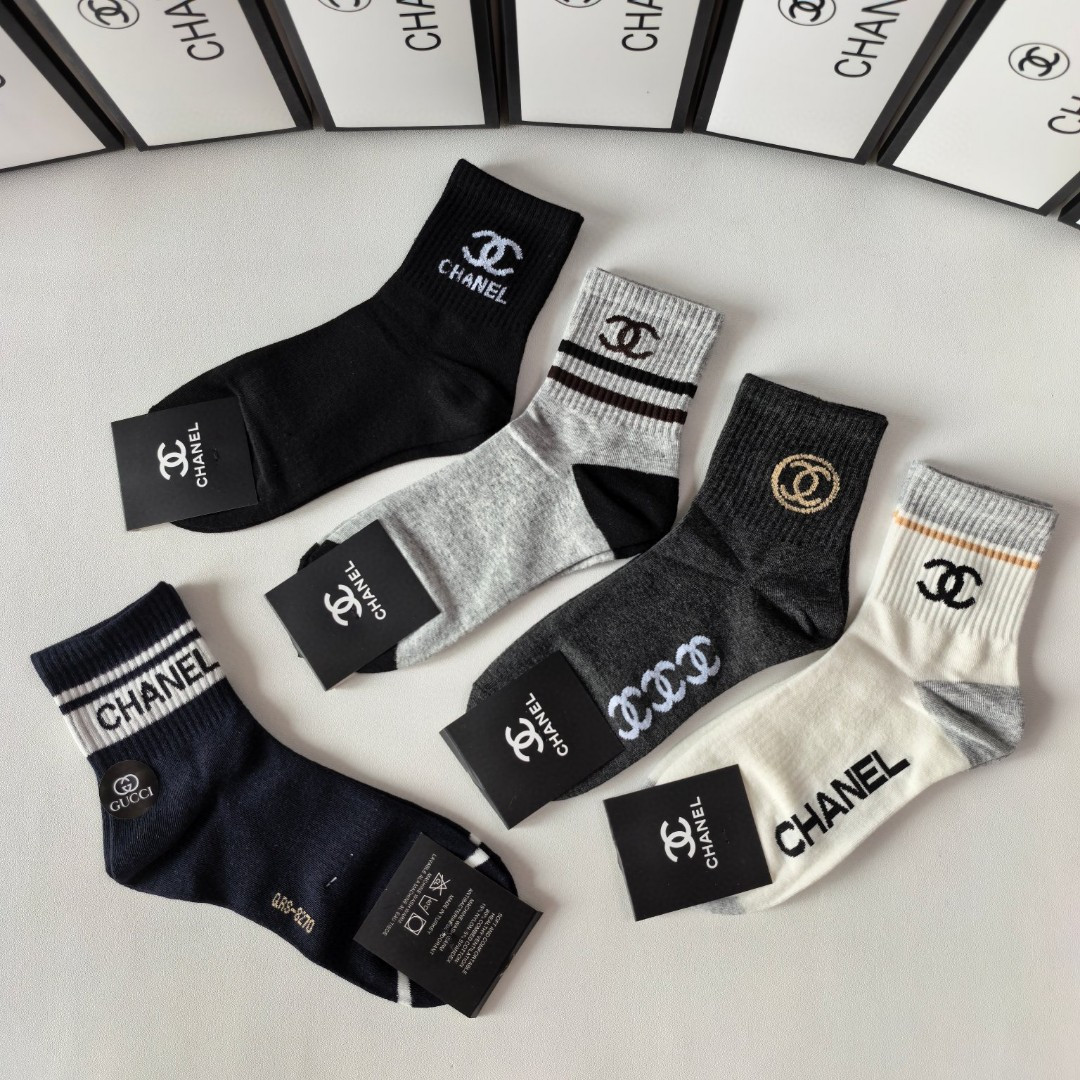 💛配专柜包装Chanel(香奈儿) 新款中长款堆堆袜袜子！一盒五双，专柜同步筒袜袜子，💛大牌出街，潮人必