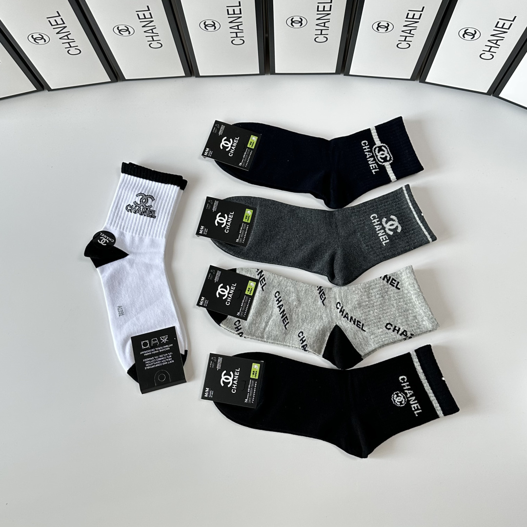 💛配专柜包装Chanel（香奈儿）新款中长款堆堆袜袜子！一盒五双，专柜同步筒袜袜子，大牌出街，潮人必备🔥