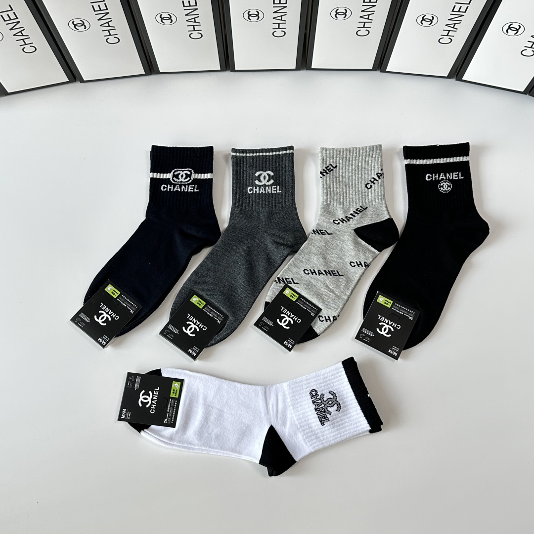 💛配专柜包装Chanel（香奈儿）新款中长款堆堆袜袜子！一盒五双，专柜同步筒袜袜子，大牌出街，潮人必备🔥