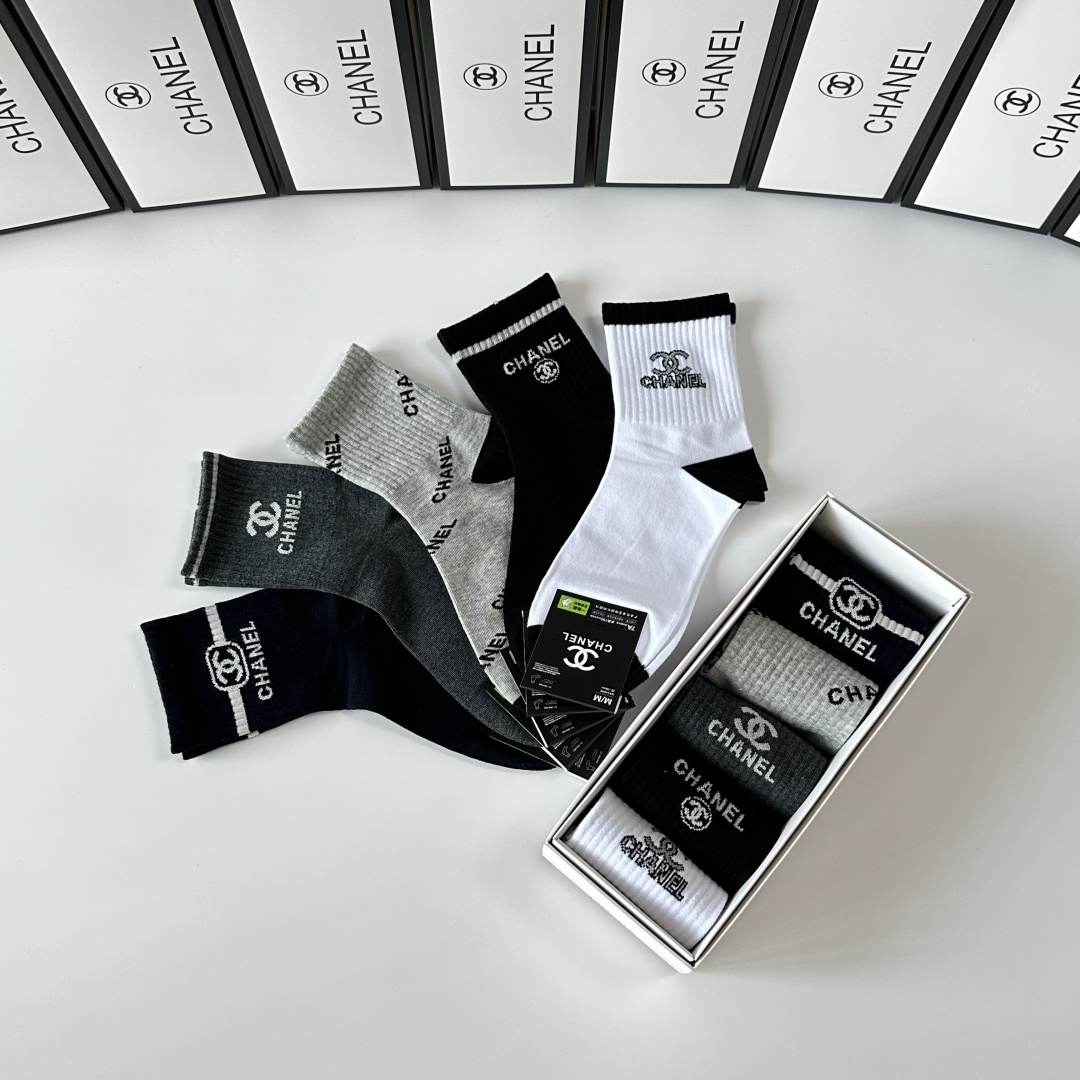 💛配专柜包装Chanel（香奈儿）新款中长款堆堆袜袜子！一盒五双，专柜同步筒袜袜子，大牌出街，潮人必备🔥