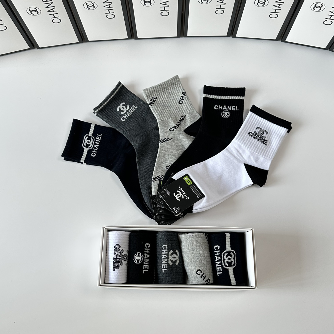 💛配专柜包装Chanel（香奈儿）新款中长款堆堆袜袜子！一盒五双，专柜同步筒袜袜子，大牌出街，潮人必备🔥