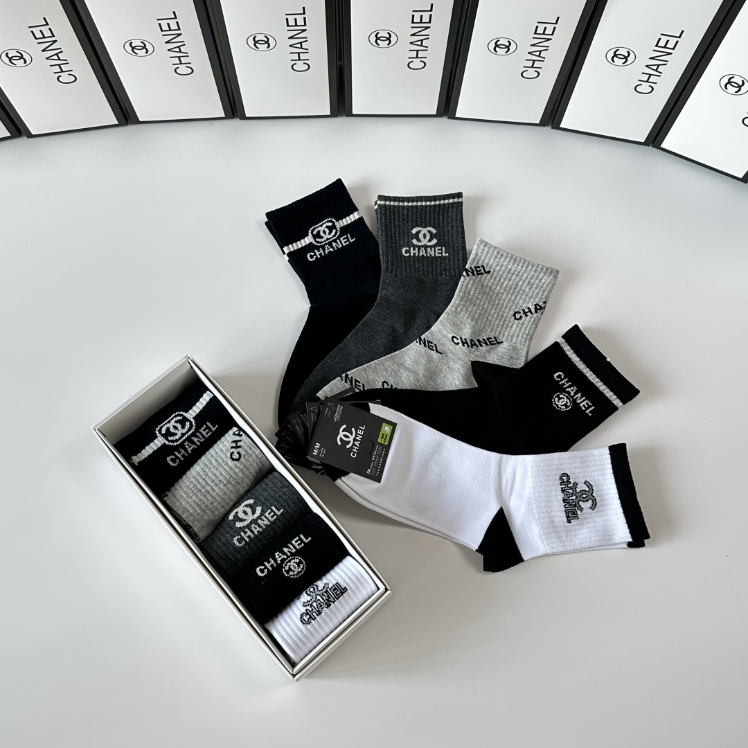 💛配专柜包装Chanel（香奈儿）新款中长款堆堆袜袜子！一盒五双，专柜同步筒袜袜子，大牌出街，潮人必备🔥