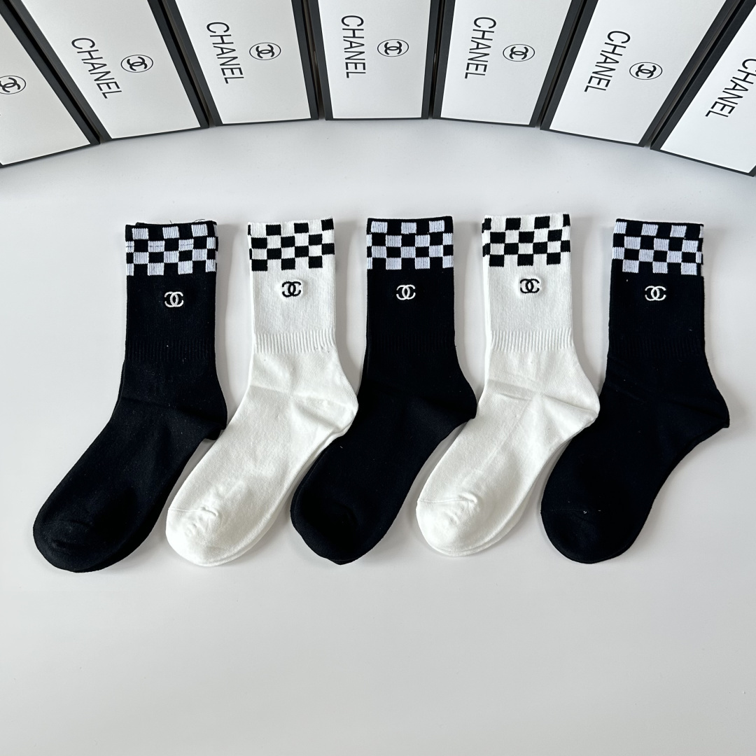 NO:640593,Special counter packaging Chanel (Chanel) new embroidered mid-length pile socks!  Five pairs in a box, synchronized tube socks at the counter, big brands going out on the street, must-have socks for fashionistas, stockings, socks, chanel, chanel, socks19860909特配专柜包装 Chanel（香奈儿）新款刺绣中长款堆堆袜袜子！一盒五双,专柜同步筒袜袜子,大牌出街,潮人必备超好搭袜子,丝袜,袜子,chanel,chanel,socks,accessory
